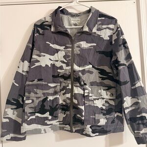 Arizona Jean Company Gray and Black Camo Jacket